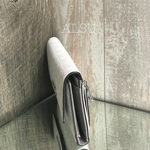 Michael Kors Large Tri-Folder Wallet Bright White - Picture 4 of 7